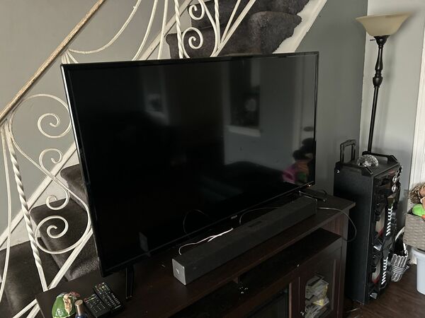 42’ RCA TV & Sound Bar