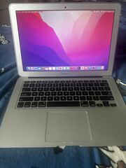 Apple MacBook Air / 13.3 inch / Core i5 / 4GB RAM / 128GB SSD