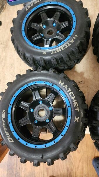 Duratrax Hatchet X 8s Wheels