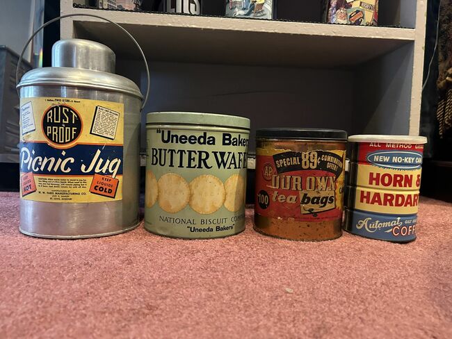 Picnic Jug  and 4 Containers