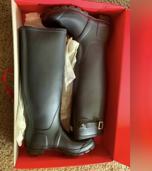 Hunter original Tall Matte Black Rain Boot, size 8 in Original Box