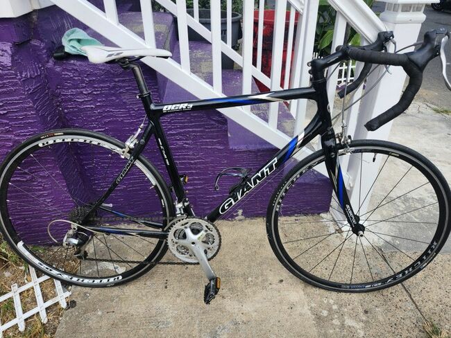 Giant OCR3 Road Bike: Black W/ Blue-gray Strip
