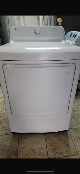 LG Gas Dryer (like new)