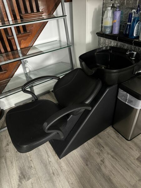 Shampoo Bowl And Chair Unit