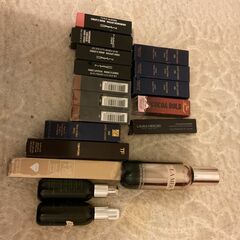 Women Make Up + 1 Perfume