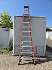 12 Ft Step Ladder