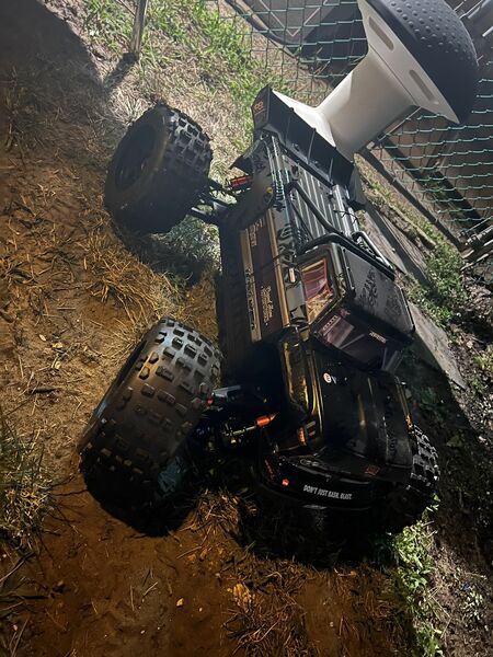 Arrma Outcast 8s EXB !!! ROLLER 👈