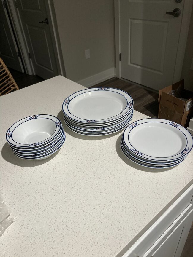 Vintage The cellar dinnerware set of 16