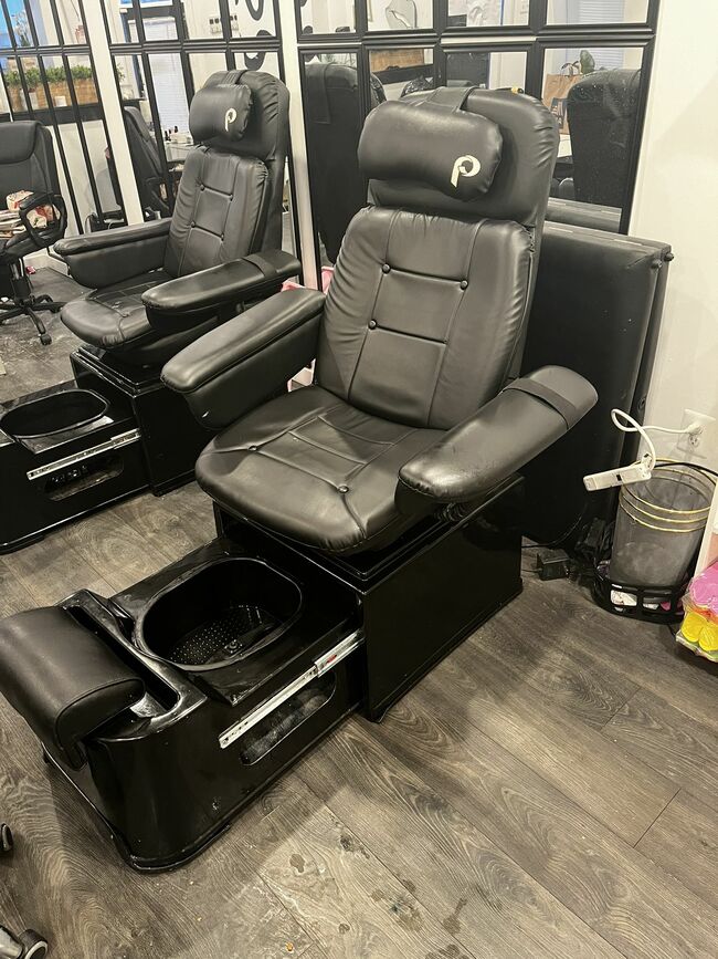 Pipeless Pedicure Chair