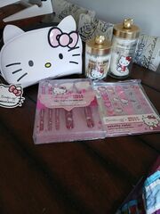 BRAND NEW HELLO KITTY Make Up ACCESSORIES