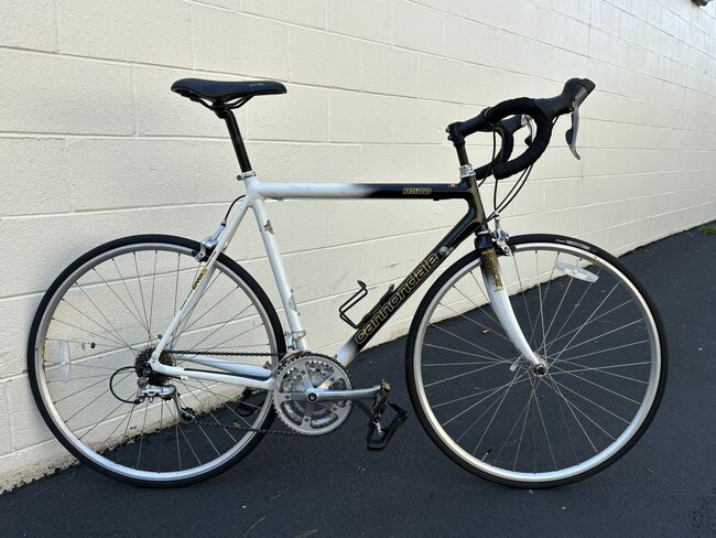 Cannondale R500 Road Bike