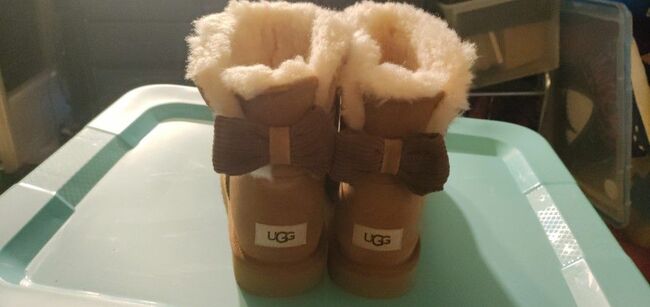 Never Worn UGGS