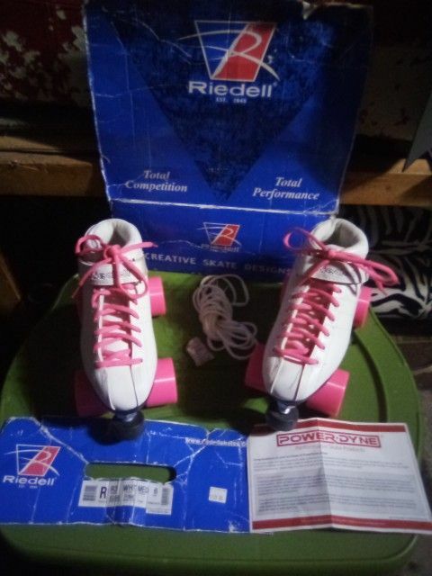 NEW Riedell R3 Woman Size 6 Quad Roller Derby Speed Skates