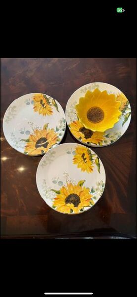 13 Sunflower Dinner Plates & Bowl