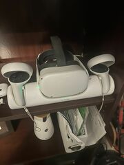 Oculus Quest 2: 256gb  With A lot Of Accessories.