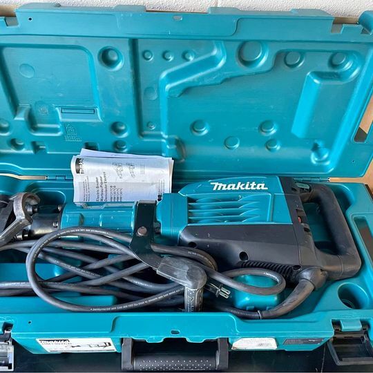 Makita HM1307CB demolition hammer