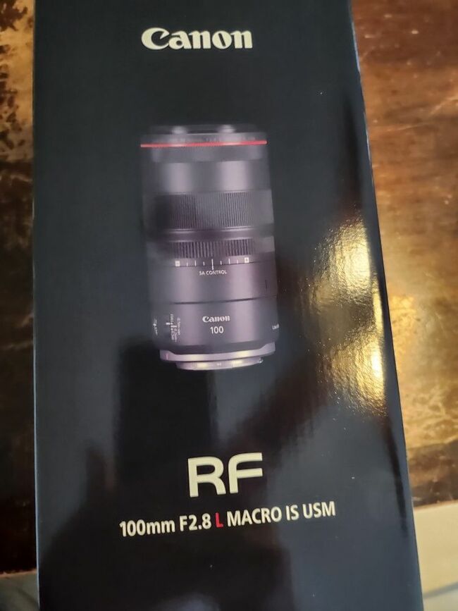 Canon camera Lens 100mm F2.8 MACRO USM