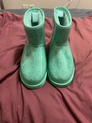 Tide Pool / White Uggs