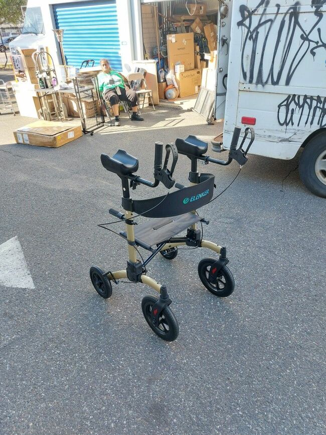 ALL TERRAIN UPRIGHT ROOLSTOR WALKER