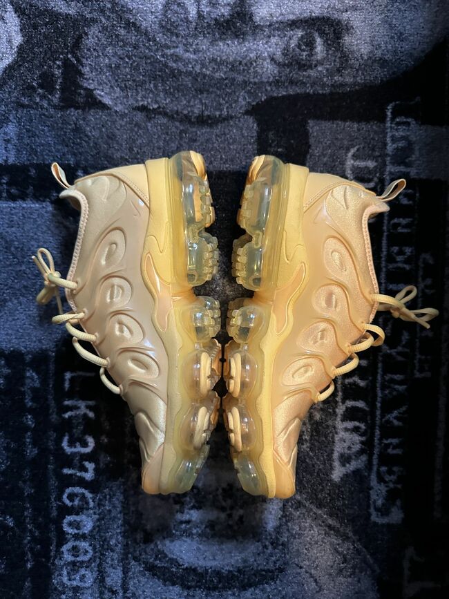 Vapormax Plus “yolk”