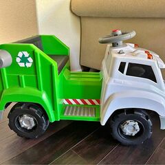 Kid Trax Real Rigs Toddler Recycling Truck Interactive Ride-On Toy