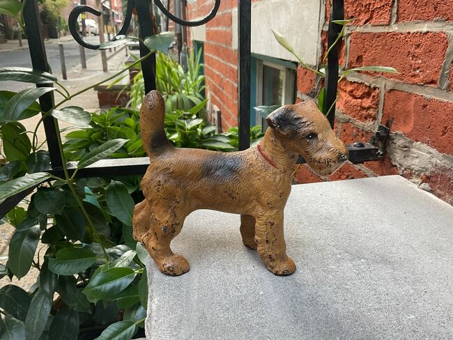 Extremely Collectible Artistic Cast Iron Dog, Doorstop