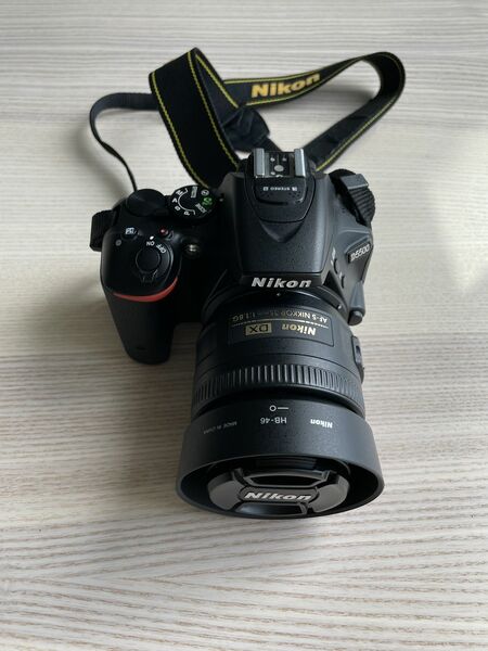 Nikon D5500 DSLR Camera with AF-S DX NIKKOR 35mm f/1.8G Lens