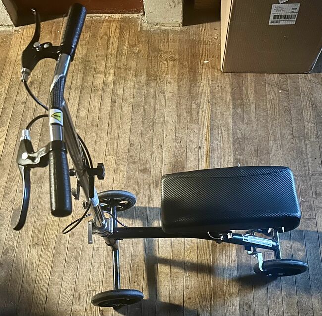 Medline Steerable Knee Walker