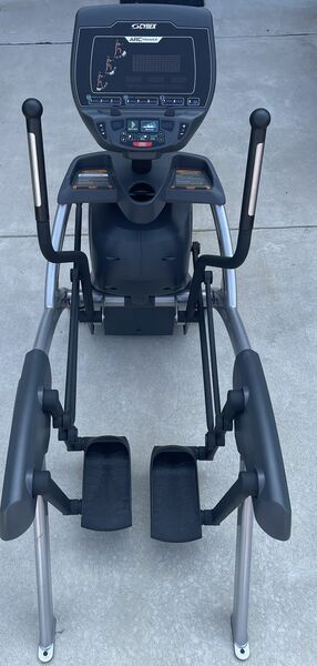 Cybex 625AT Arc Trainer Elliptical