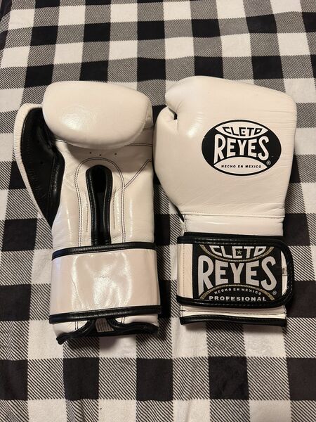 Original White Cleto Reyes Boxing Gloves 16oz