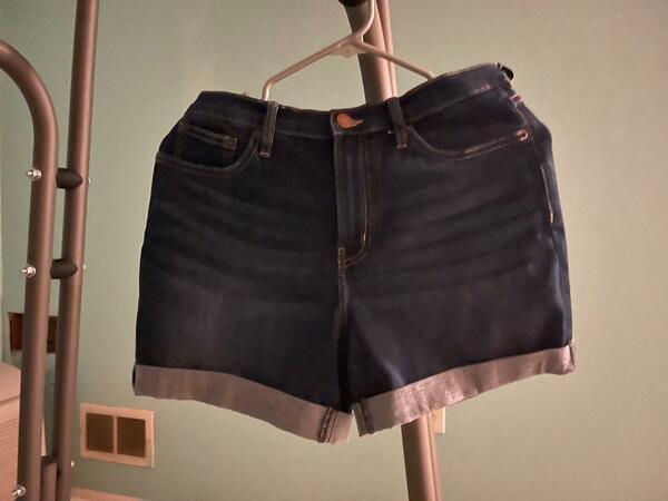 Calvin Klein jeans woman’s roll cuff blue Denim Short size 6