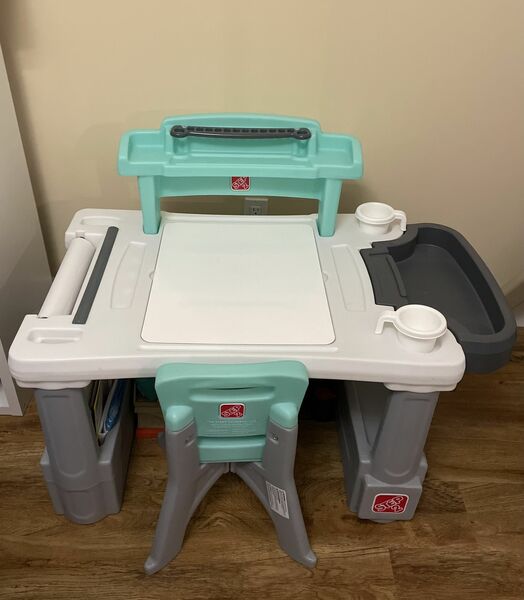 ep2 Kids Desk & Chair