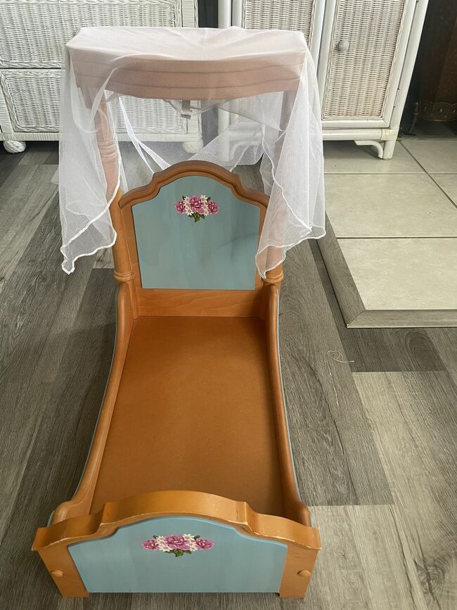 18’’ American Doll Canopy Bed