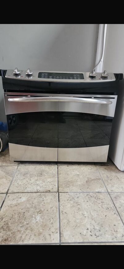 GE 30” Wide Electric Stove