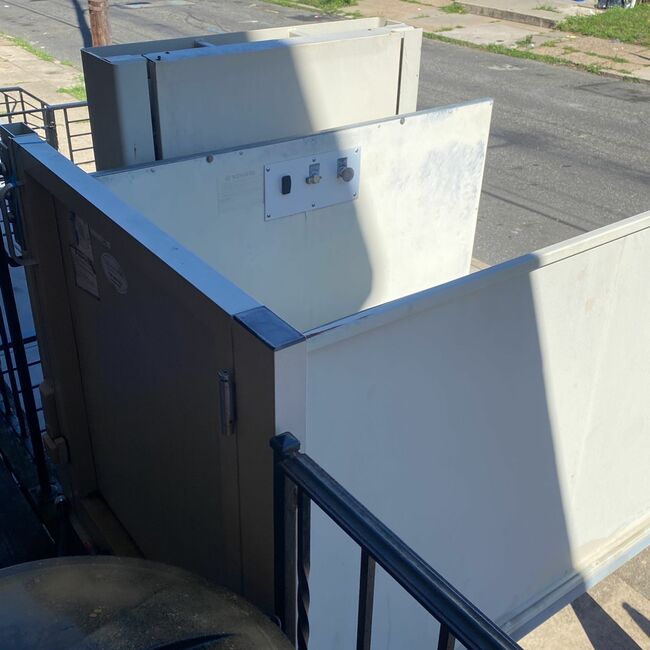 Savaria Mobility Lift,,, LIKE NEW, WHEELCHAIR LIFT, HOME MOBILITY LIFT