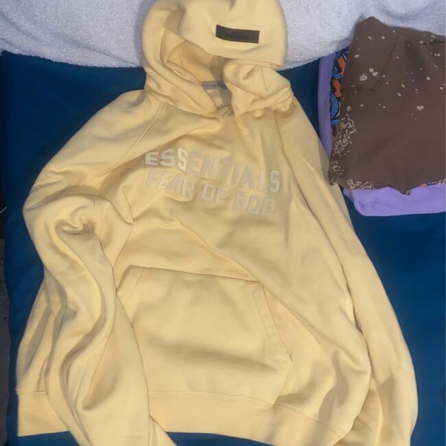 Essential Hoodie M 140$