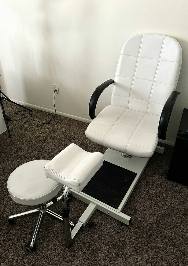 Pedicure Chair With Stool