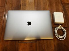 MACBOOK PRO 15 Inch! intel i9, 16 Gb Ram, 512 Gb SSD. MINT CONDITION